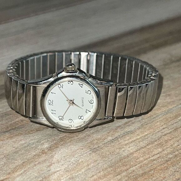 Quartz Movement Wristwatch Women’s Grandmacore Silver Tone Stainless Steel Teste - Picture 1 of 7